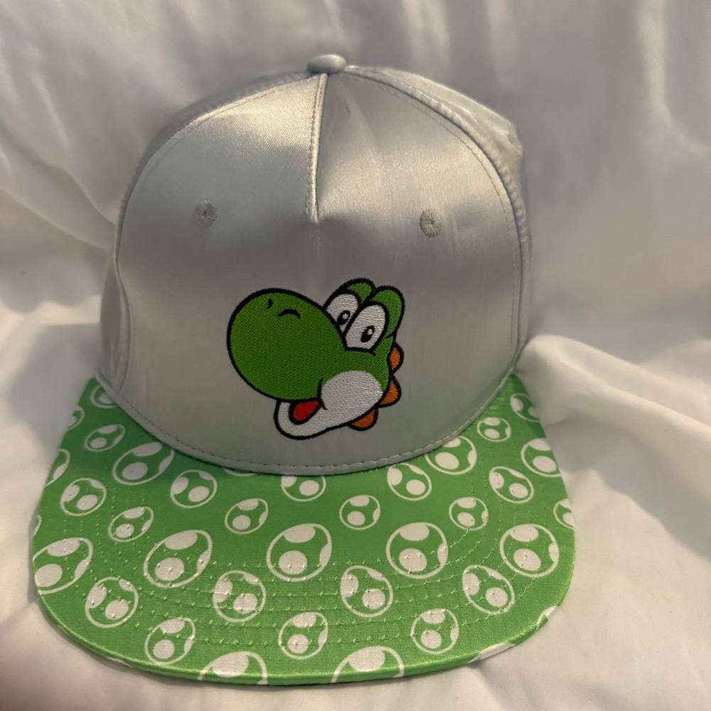 NWOT Super Mario Brothers 2017 Yoshi Green Egg Bill Snapback Trucker Cap